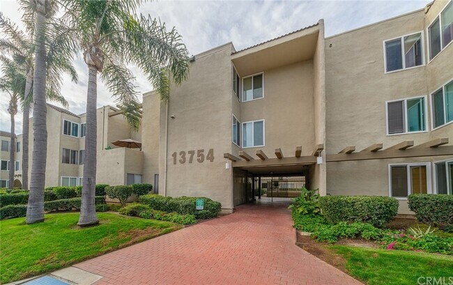 13754 Mango Dr in Del Mar, CA - Building Photo - Building Photo
