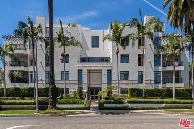 property at 447 N Doheny Dr