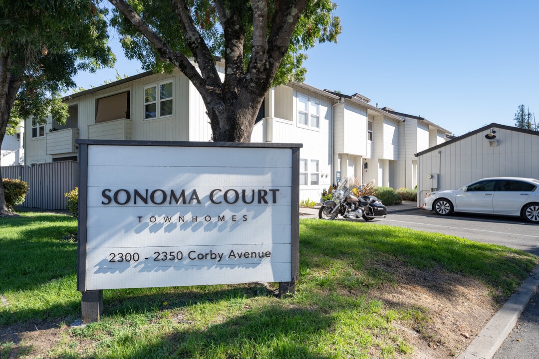 Sonoma Court Townhomes in Santa Rosa, CA - Building Photo