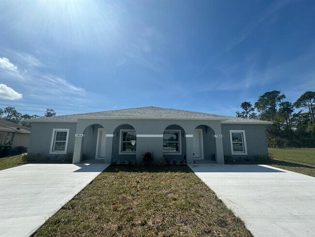 726 Bobcat Ct in Poinciana, FL - Building Photo - Building Photo