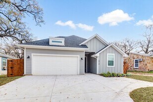6818 Smithfield Rd in North Richland Hills, TX - Building Photo