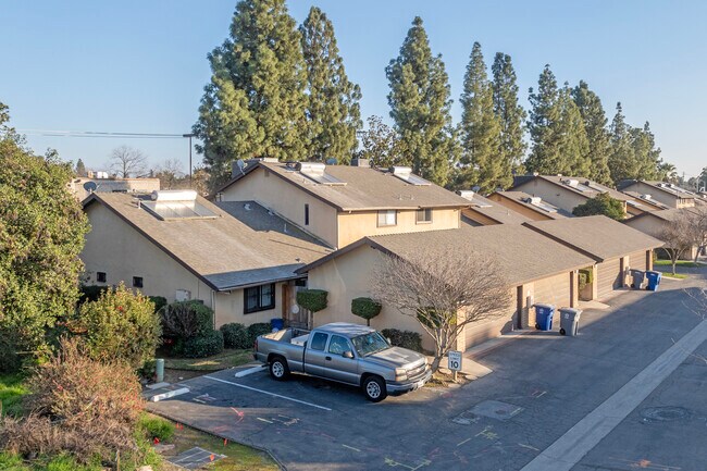 Capistrano Towne Homes in Fresno, CA - Building Photo - Building Photo