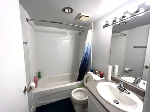 520 Tenth Street in New Westminster, BC - Building Photo - Building Photo