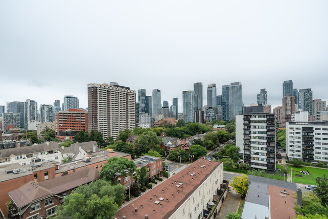 10 Huntley St in Toronto, ON - Building Photo - Building Photo