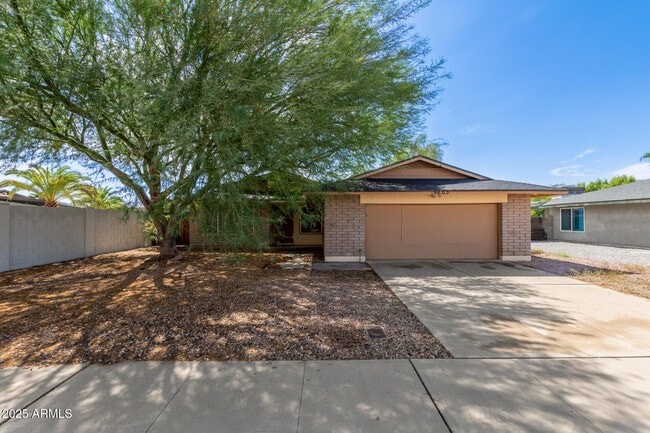 property at 5603 W Greenbriar Dr