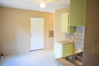 2005 Railroad St in Nacogdoches, TX - Building Photo - Building Photo