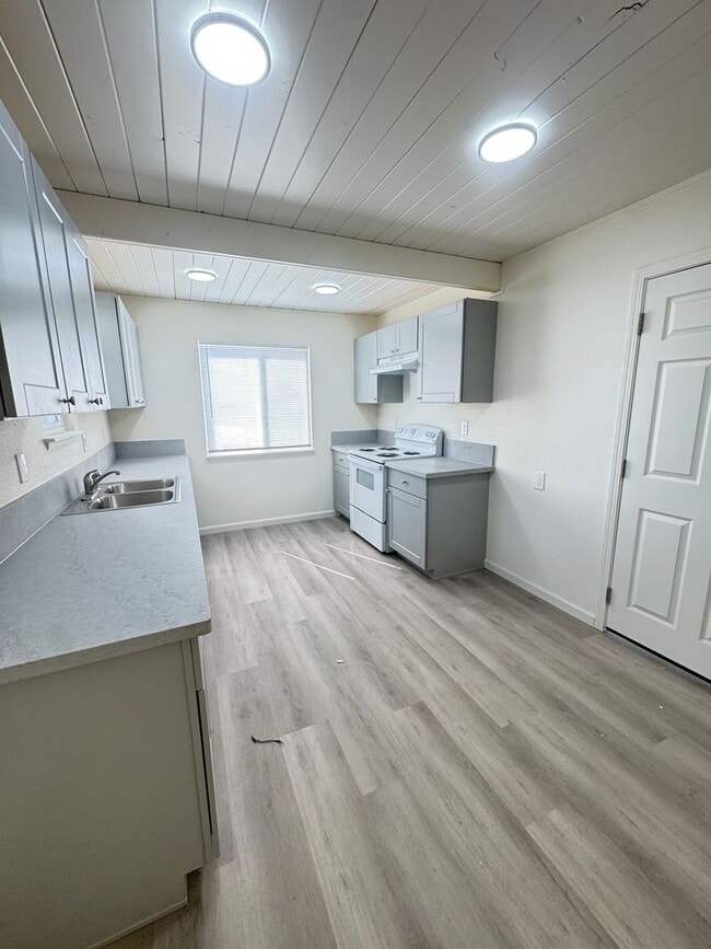 1427 Youngs Ln in Yuba City, CA - Building Photo - Building Photo