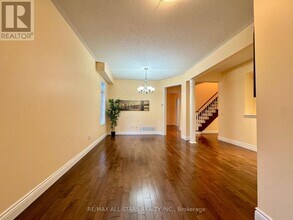 26 Belgrave Square in Markham, ON - Building Photo - Building Photo