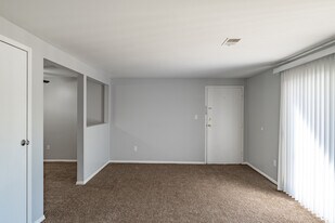 West Summerset Apartments in Amherst, NY - Building Photo