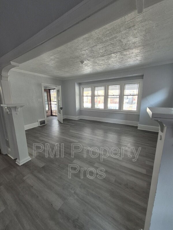 property at 2517 W Hadley St