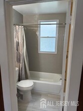 16 Oak St-Unit -2 in New Brunswick, NJ - Building Photo - Building Photo