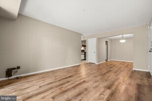 7911 Badenloch Way in Gaithersburg, MD - Building Photo