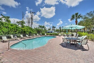 10060 Lake Cove Dr in Ft. Myers, FL - Building Photo - Building Photo