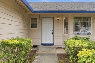 313 S Nectarine St in Cornelius, OR - Building Photo - Building Photo