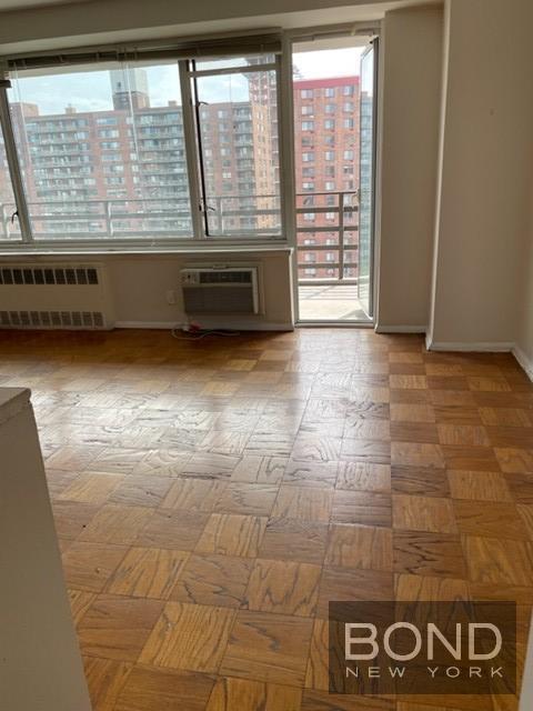 392 Central Prk W in New York, NY - Building Photo - Building Photo