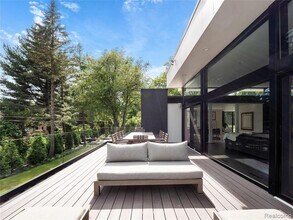 3467 Sutton Pl in Bloomfield Hills, MI - Foto de edificio - Building Photo