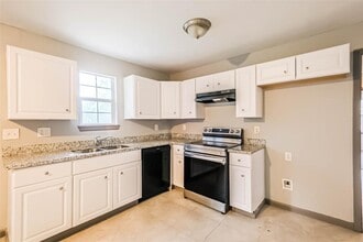 3313 Chestershire Dr in Pasadena, TX - Building Photo - Building Photo