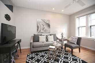 438 W Surf St in Chicago, IL - Building Photo - Building Photo