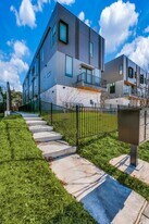 345 Mathey Ct in Dallas, TX - Building Photo
