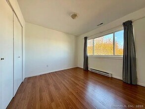 16 Houston Terrace in Stamford, CT - Building Photo - Building Photo