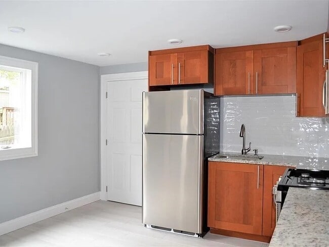62 Roberts St in Malden, MA - Foto de edificio - Building Photo