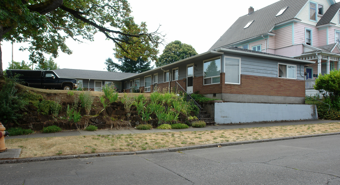 6702-6718 NE Oregon St in Portland, OR - Building Photo