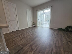 1717 Autumn Maple Leaf Dr in Dumfries, VA - Building Photo - Building Photo