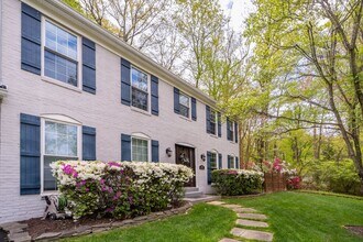 2235 Abbotsford Dr in Vienna, VA - Building Photo - Building Photo