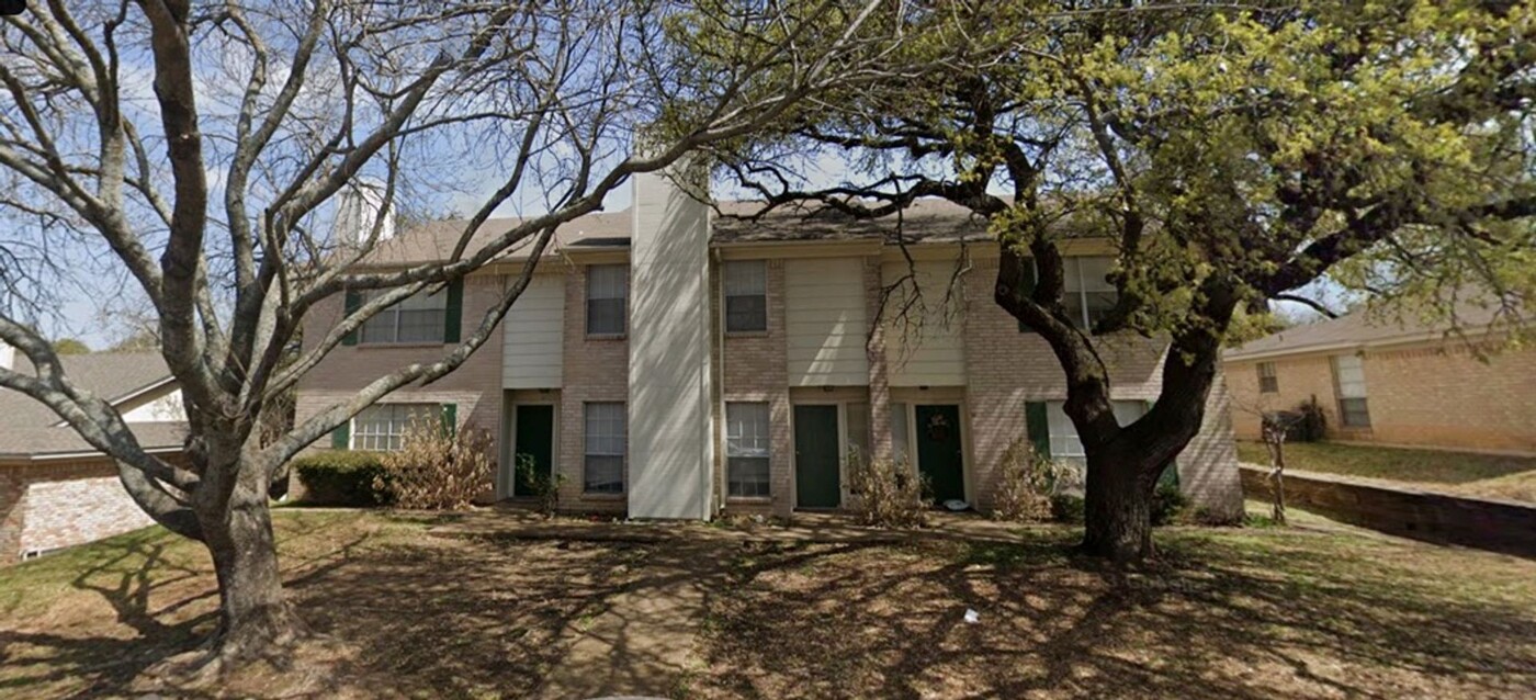 308 Mill Creek Cir in Woodway, TX - Building Photo