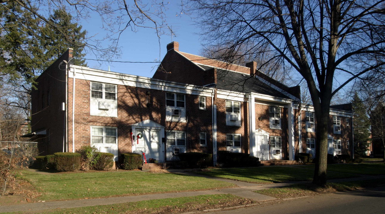 Williamsburg Apartments in Plainfield, NJ - Building Photo