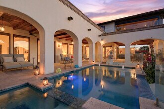 127 Applehead Island Dr in Horseshoe Bay, TX - Foto de edificio - Building Photo