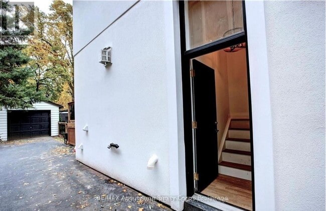 136 Westside Dr in Oakville, ON - Building Photo - Building Photo