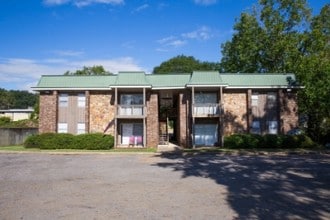 Jana Lee in Hueytown, AL - Foto de edificio - Building Photo
