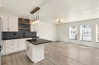 8302 Westown Pkwy in West Des Moines, IA - Building Photo - Building Photo