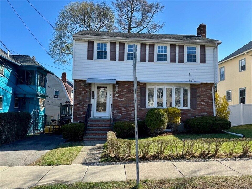 349 Lagrange St in Boston, MA - Building Photo