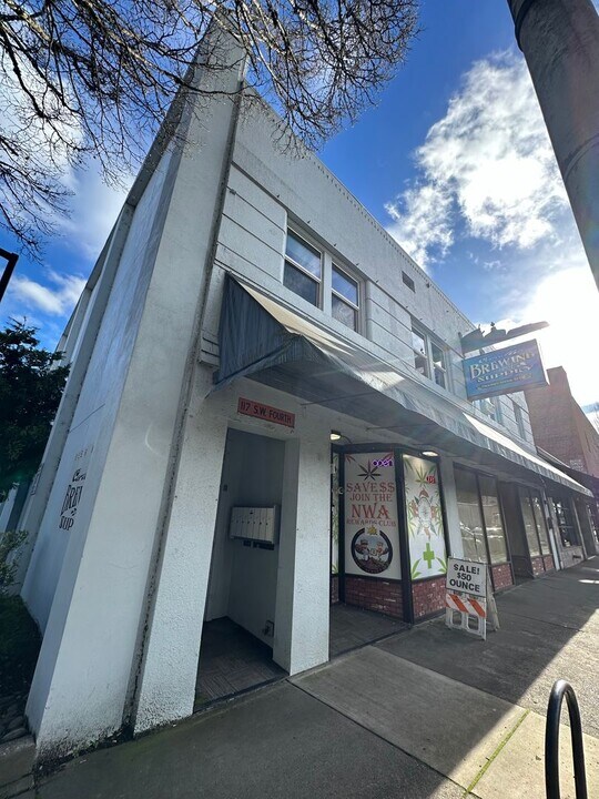 121-121 SW 4th St in Corvallis, OR - Building Photo