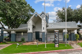 5636 Apartment Homes in Dallas, TX - Foto de edificio - Building Photo