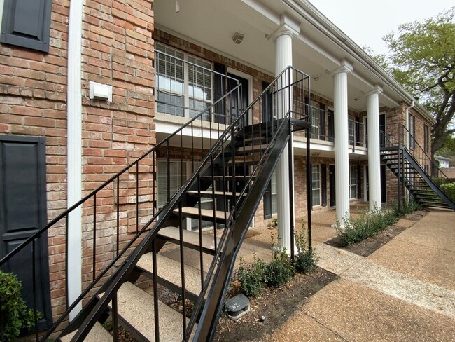 6402 Del Monte Dr in Houston, TX - Building Photo - Building Photo