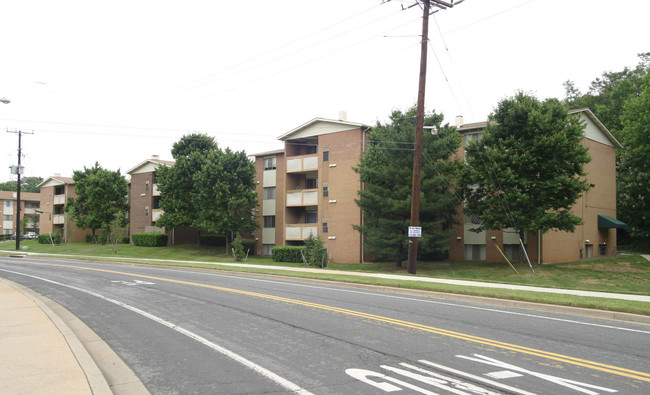 Hilltop Apartments in New Carrollton, MD - Building Photo - Building Photo