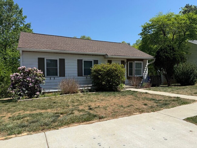 725 Ridge Rd in Asheville, NC - Building Photo - Building Photo