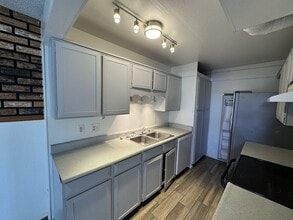 6078 W Golden Ln in Glendale, AZ - Building Photo - Building Photo