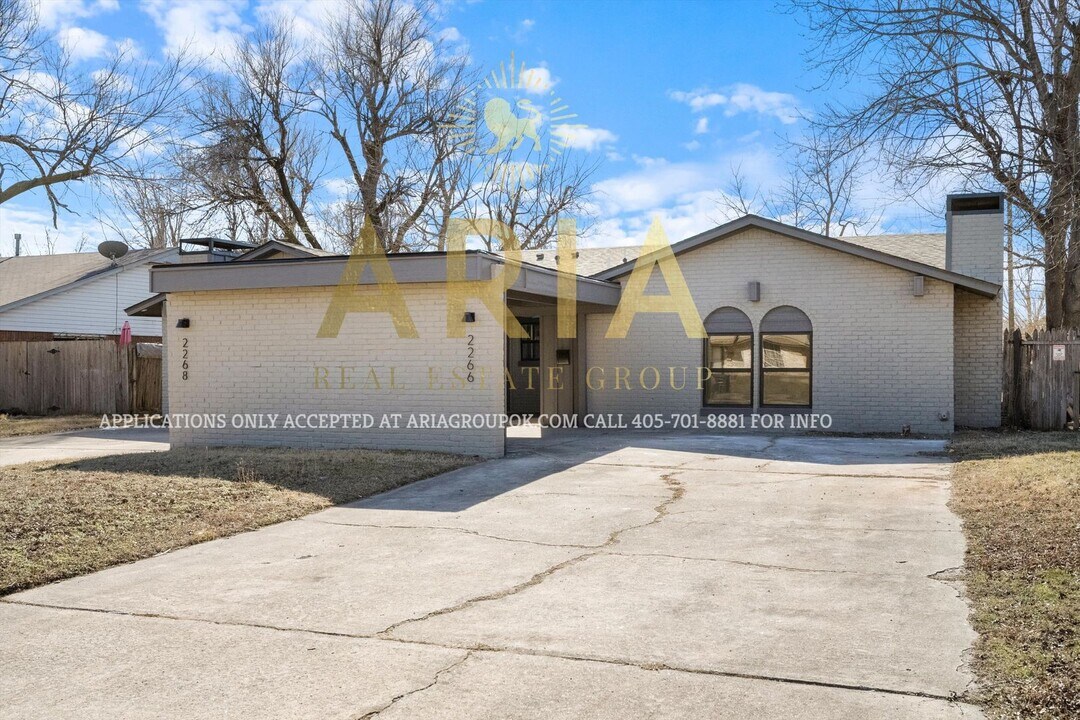 2266 Donna Dr in Norman, OK - Building Photo