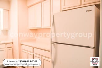 1906 Dave Ward Dr in Conway, AR - Building Photo - Building Photo