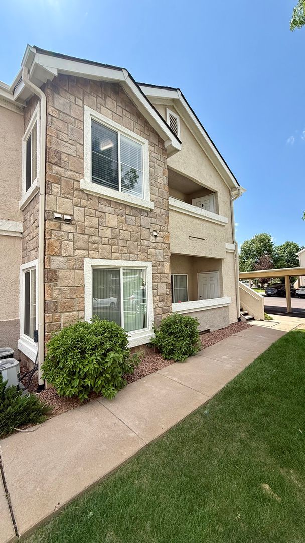 3895 Strawberry Field Grove