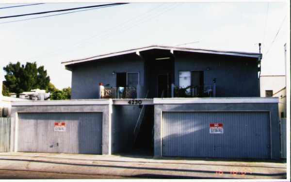 4230 E 4th St in Long Beach, CA - Building Photo - Building Photo