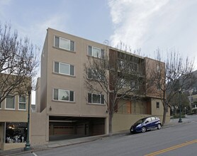 398 Klamath St in Brisbane, CA - Foto de edificio - Building Photo