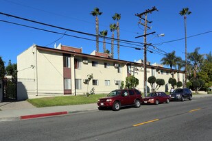 Knott Townhouses in Buena Park, CA - Building Photo