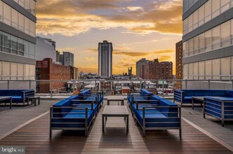 2026-2040 Market St in Philadelphia, PA - Foto de edificio - Building Photo