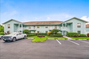 5739 Whitaker Rd in Naples, FL - Building Photo