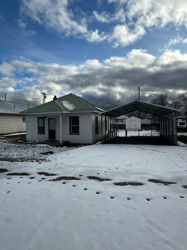 436 W 1st N in St Anthony, ID - Building Photo - Building Photo